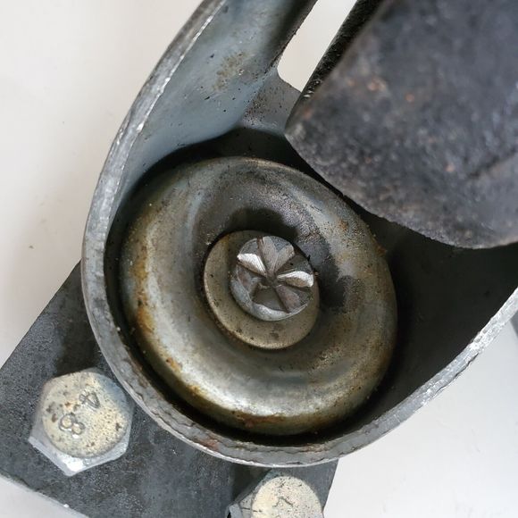 Industrial Factory Cast Iron Swivel Castors w/ Bolts, Vtg Heavy Duty 3.5" Wheels - Picture 4 of 12